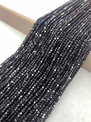 Black spinel sugar cube 2x2mm, long chain 38cm.