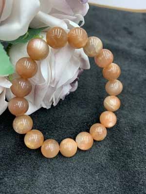 Orange moonstone 10-14mm bracelet. Makes bad luck detour and the night path bright.