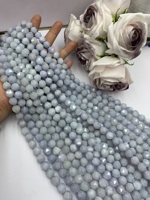 Aquamarine diamond cut 10mm, 38cm long chain.